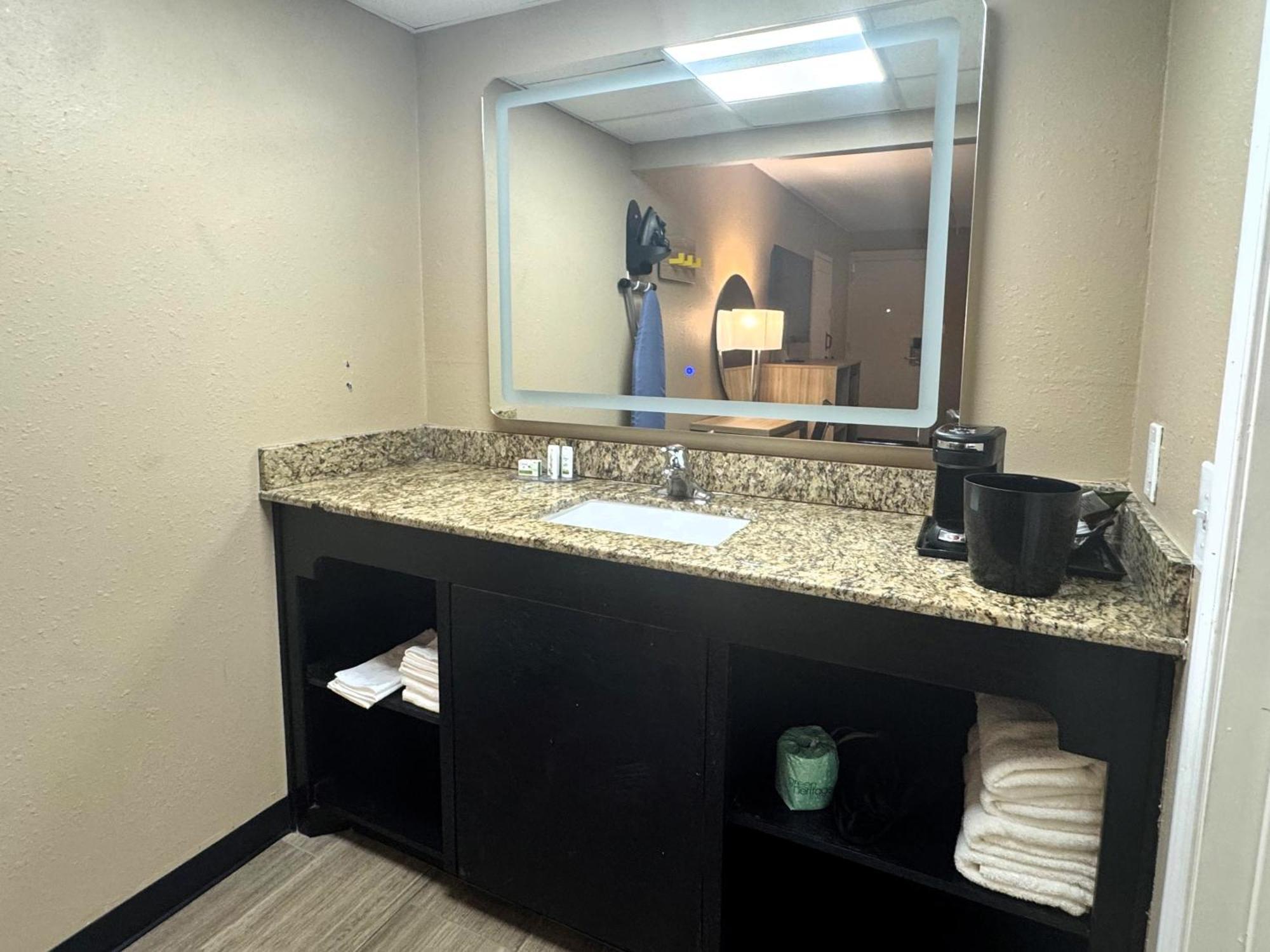 فندق Super 8 By Wyndham Corpus Christi Airport المظهر الخارجي الصورة